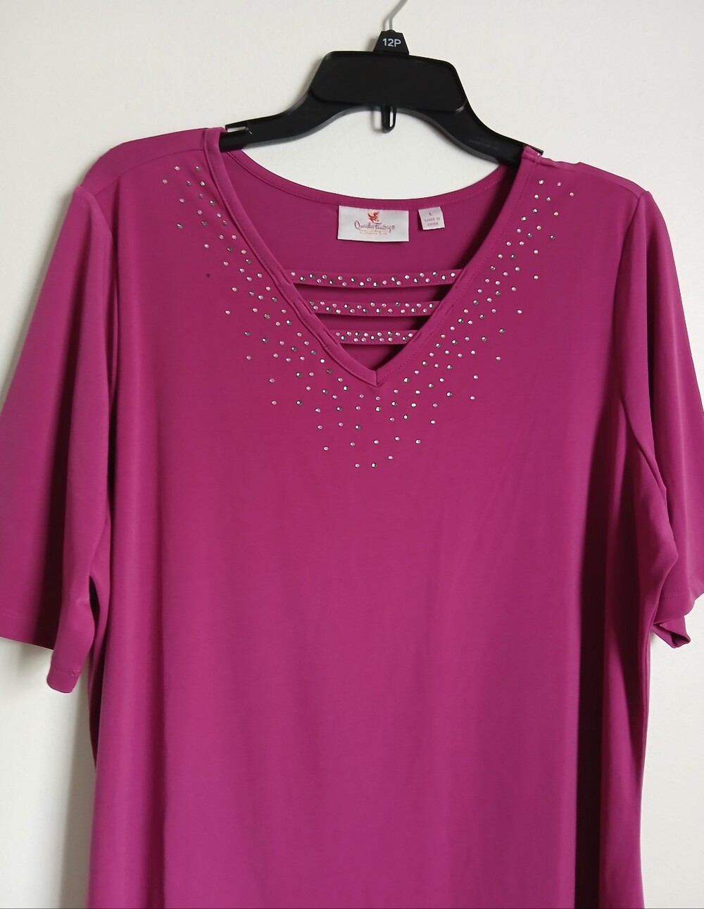 Quacker Factory Pink Embellished V Neck Top Size Large